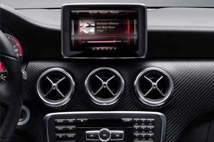Mercedes-Benz puts the iPhone on wheels