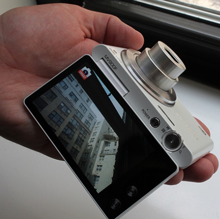 Samsung ships Smart Camera MV900F
