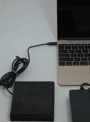 QuickerTek produces external battery for the MacBook