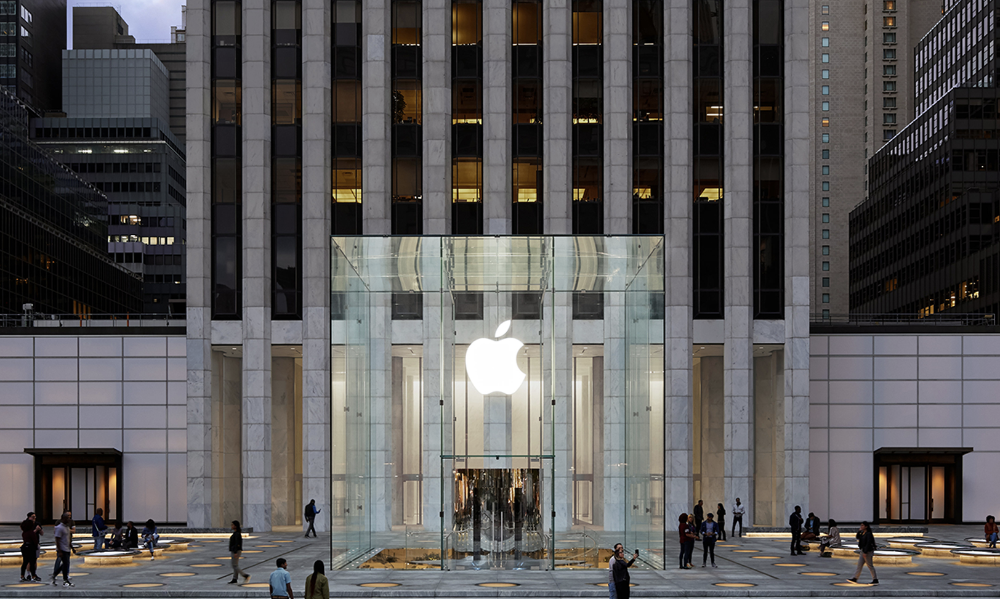 Apple Fifth Avenue: the cube is back