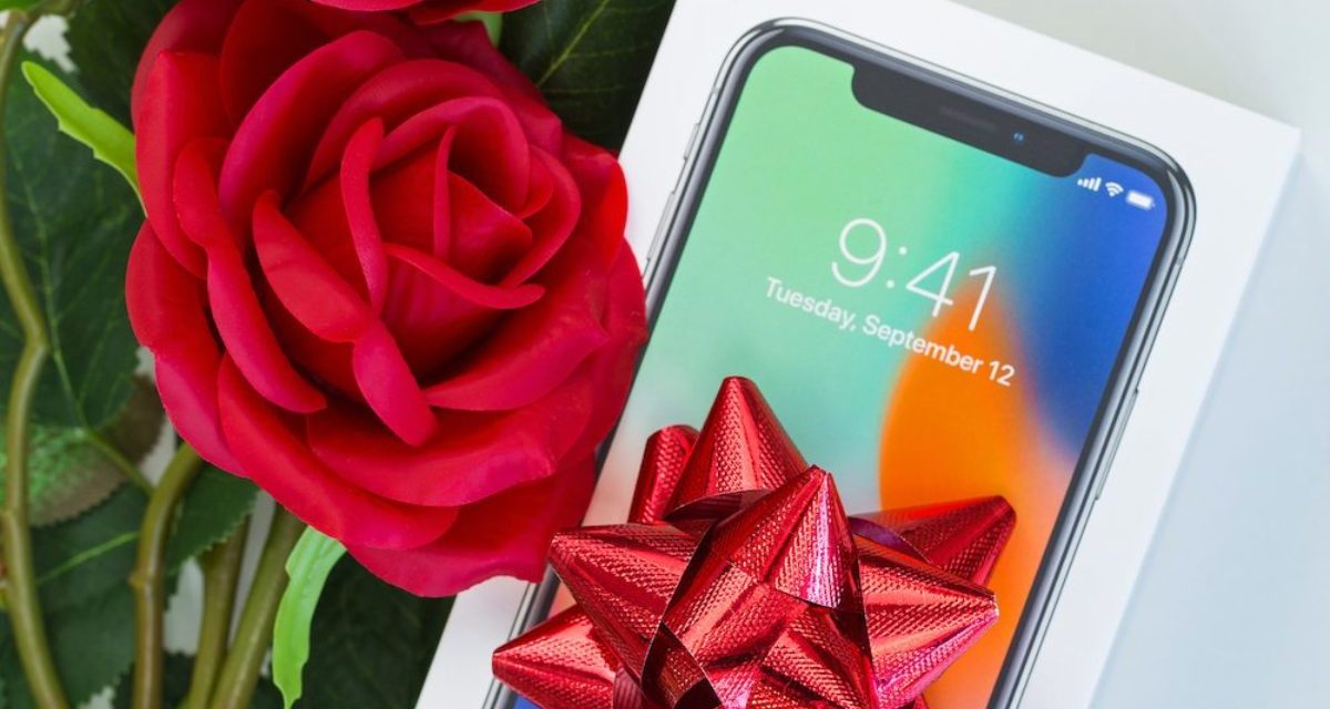 Valentine’s Day sources for e-cards, Apple Pay special offers