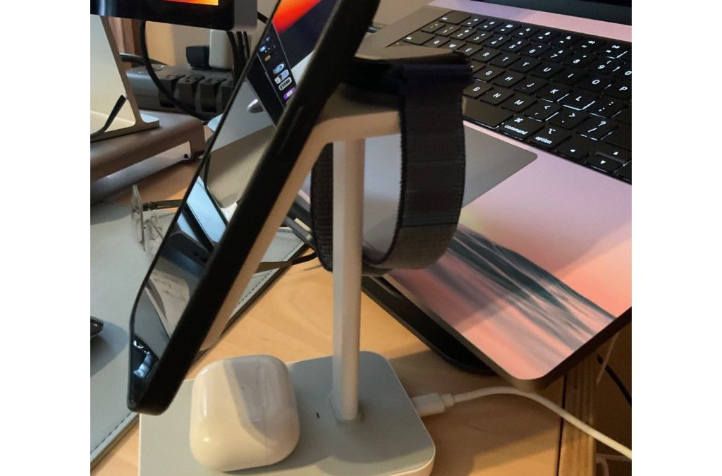 HiRise 3 eliminates nightstand cable clutter while charging three Apple devices