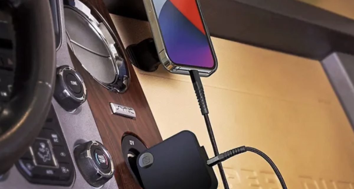 Scoshe’s PowerVolt Traveler30 is a great traveling companion for charging your various devices