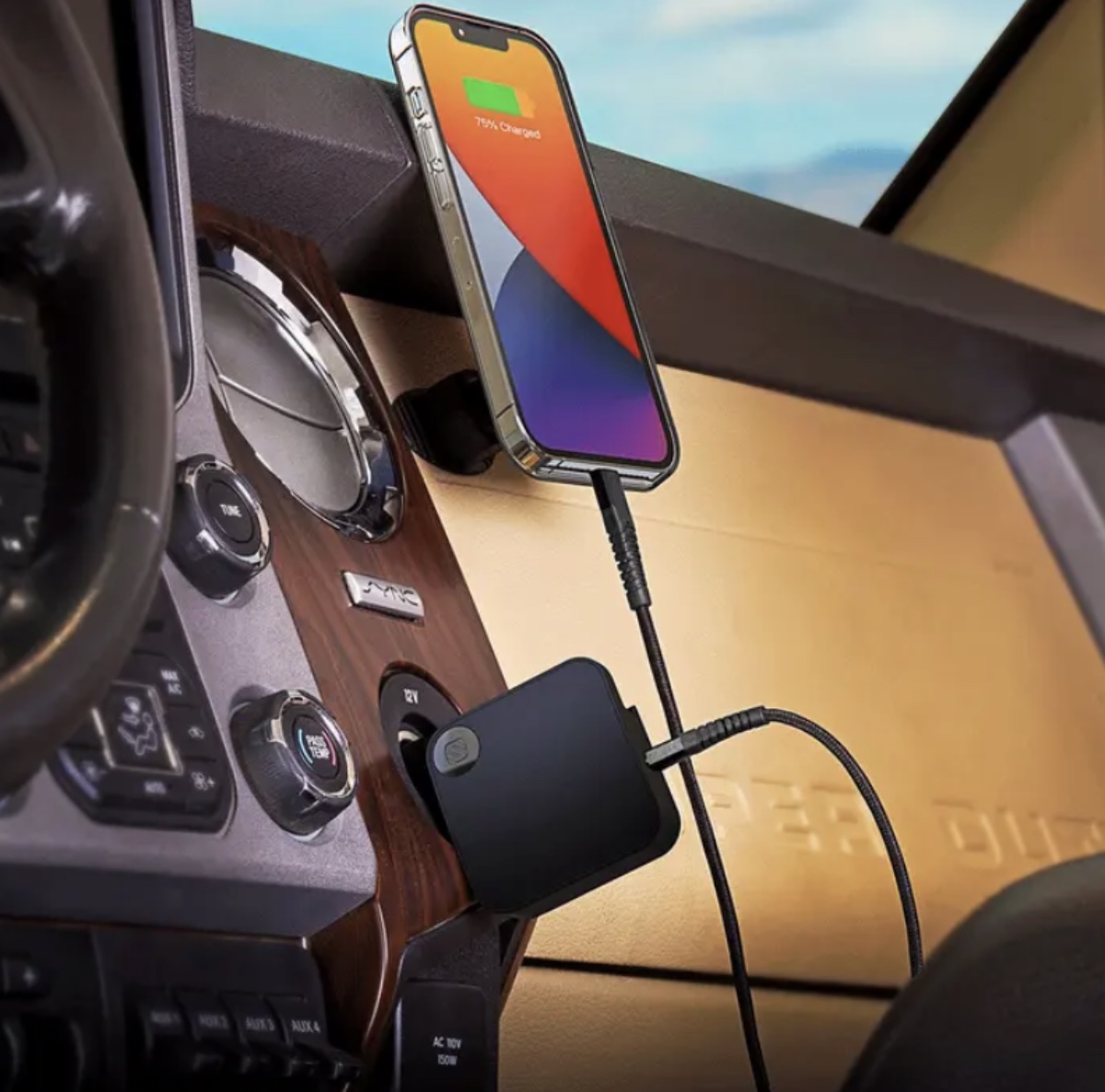 Scoshe’s PowerVolt Traveler30 is a great traveling companion for