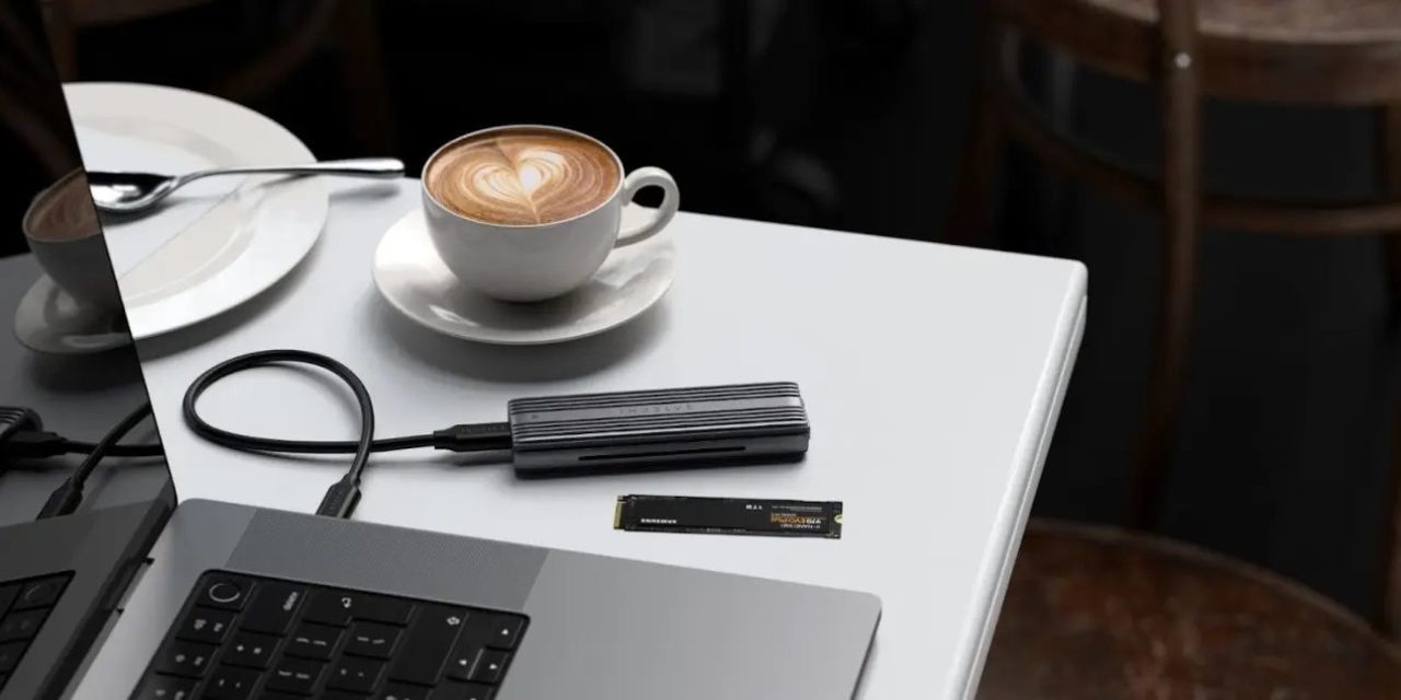 Satechi  USB-C Aluminum Tool-Free Enclosure offers an effective way to store, move data