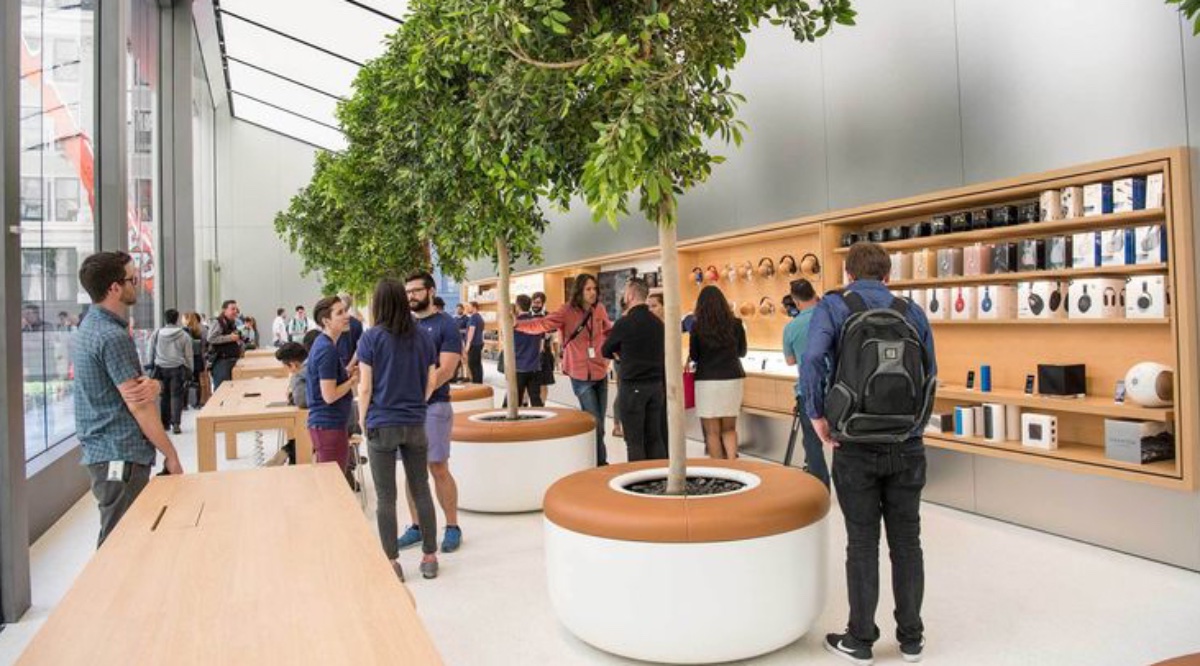 Apple plans to ‘expand an revitalize’ its global chain of retail stores ...