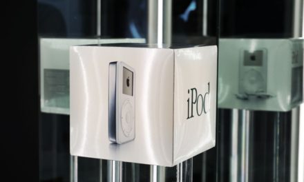 2001 First Generation iPod to auction for world record $29,000