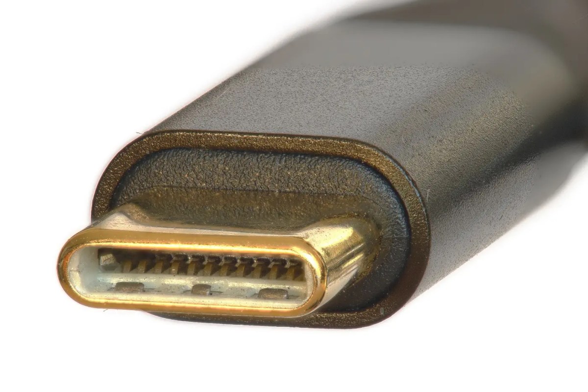 Saudi Arabia announces law that all electronic devices must have USB-C charging ports - Vimarsana News