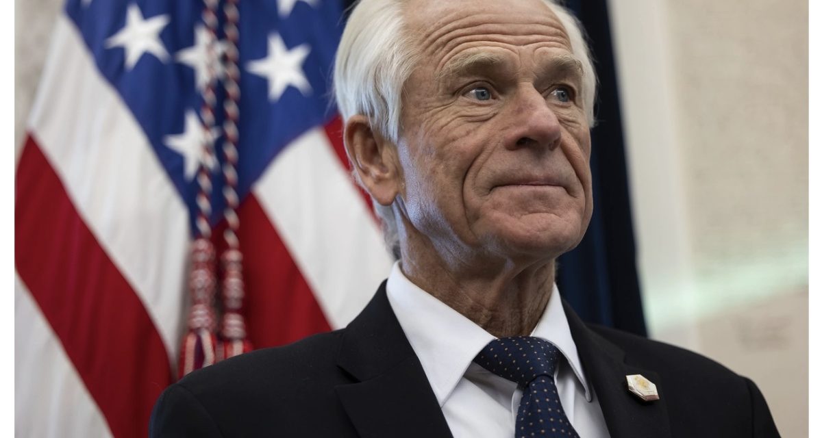 Trump flunky again threatens Apple with tariffs for not moving iPhone manufacturing to the U.S.