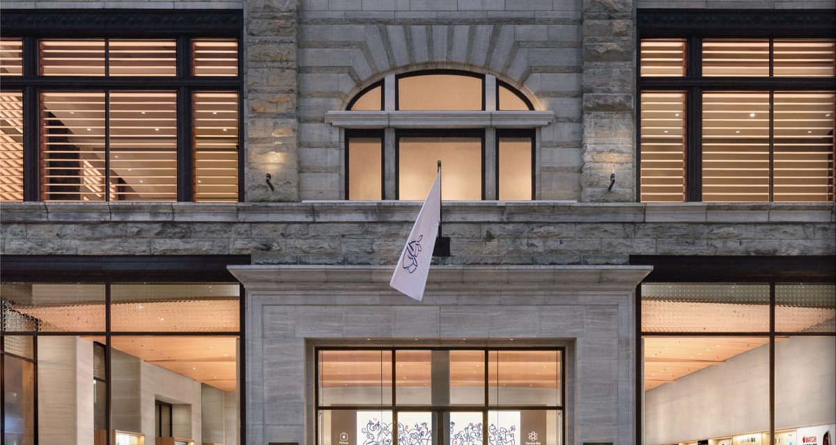 Apple Sainte-Catherine opens its doors today in downtown Montreal