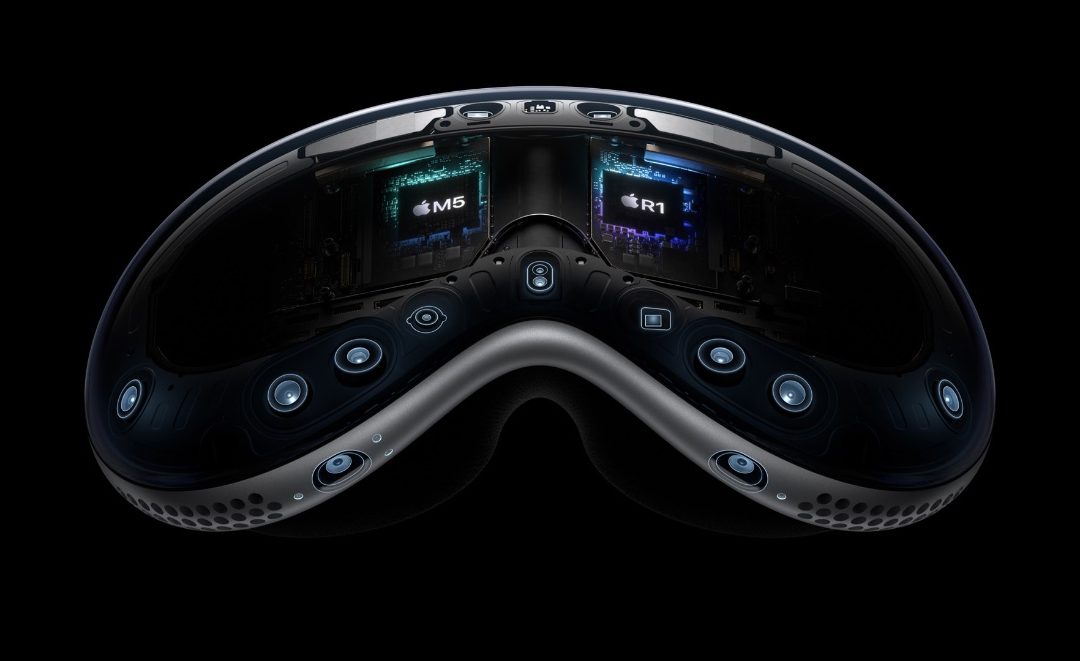 Surgeon Performs Cataract Surgery Using the Apple Vision Pro 