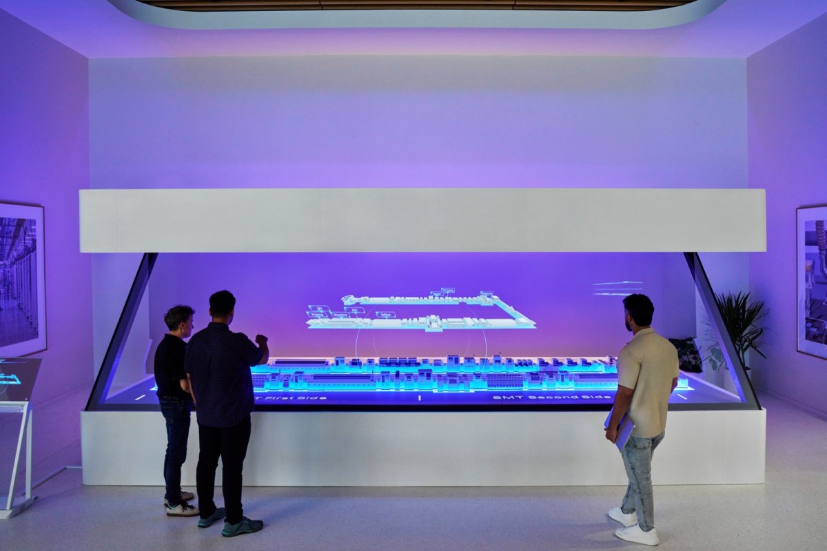 Apple opens Houston advanced-manufacturing training center