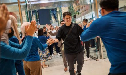 New iPhones, Apple Watches, and AirPods arrive in Apple Stores