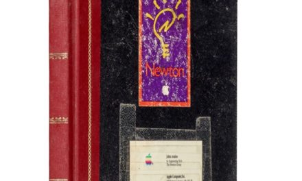 Apple Newton MessagePad development notebook up for auction