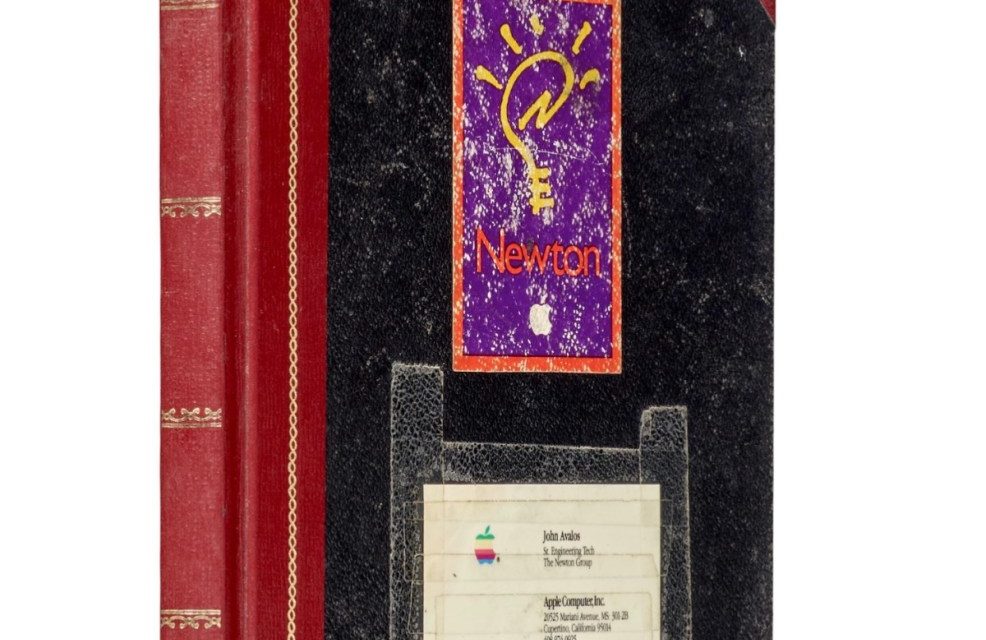 Apple Newton MessagePad development notebook up for auction